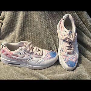 Nike spring floral print size 11